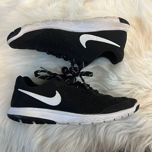 Nike Flex Sneakers